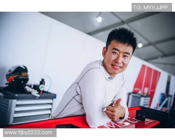 真实足球明星背后的奋斗与荣耀之路揭秘